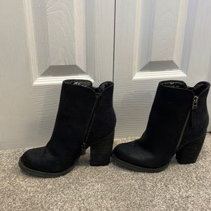 Sbicca black suede booties